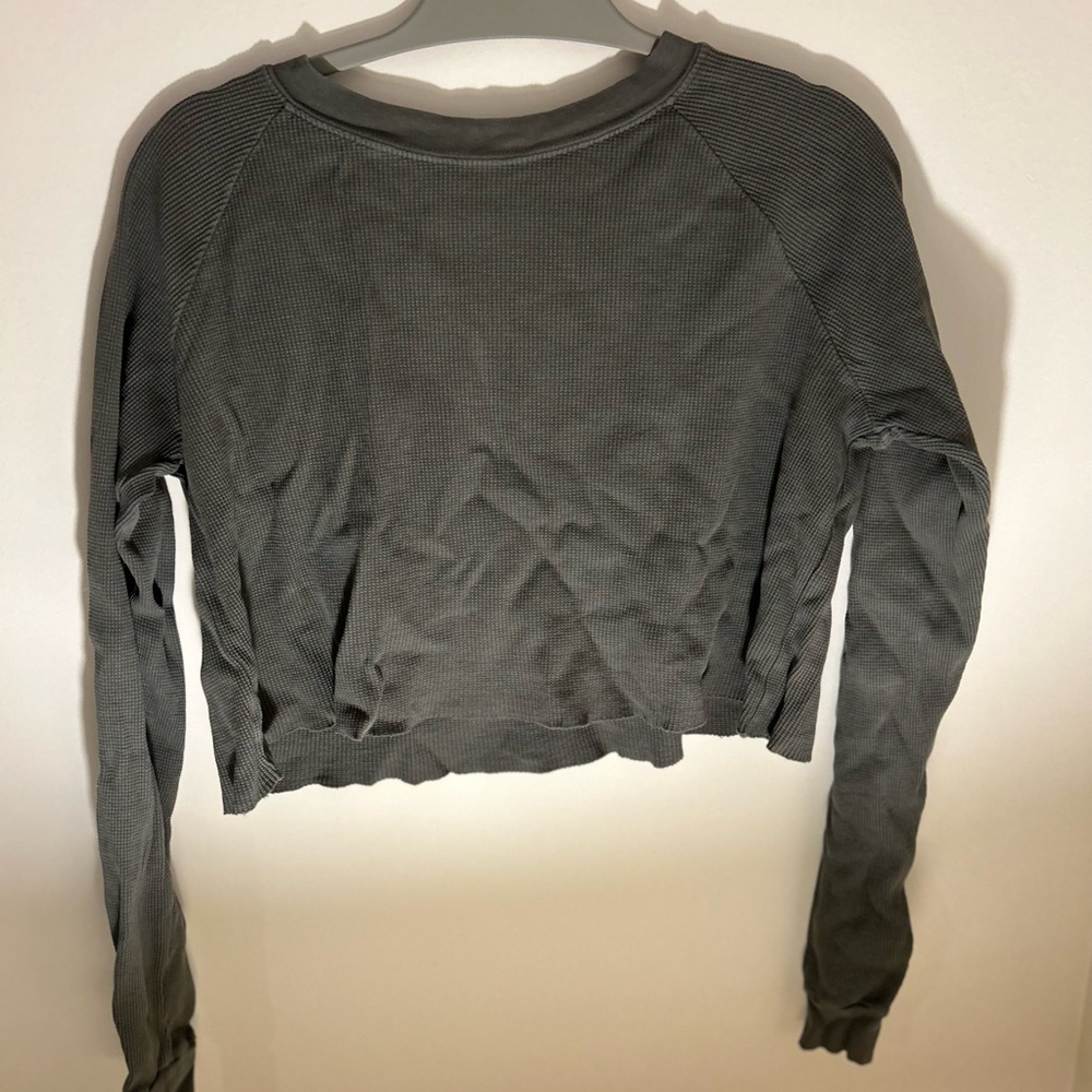 Brandy Melville Cropped, waffle print, olive green, long sleeve tee